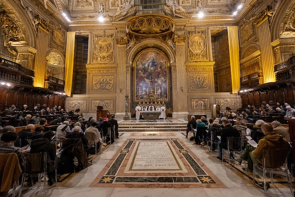 Bishops from the 'Growing Together' IARCCUM Summit take part in Anglican Choral Evensong in the Choir Chapel of St Peter's Basilica